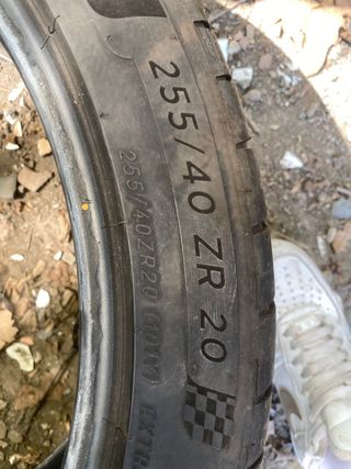 Neumáticos 255/40 ZR20 (101y)