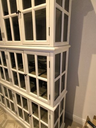 Vitrina de madera y cristal