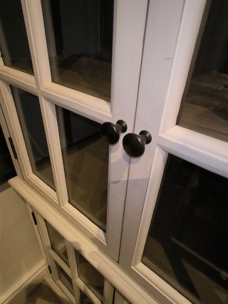 Vitrina de madera y cristal