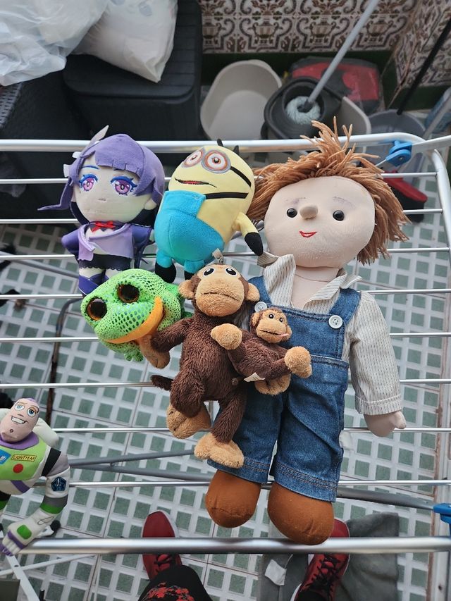 Lote de peluches variados (LEER DESC)