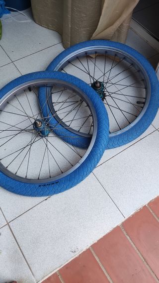 Ruedas BMX bh con cubiertas kenda