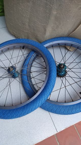 Ruedas BMX bh con cubiertas kenda