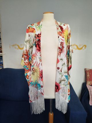Kimono estampado flores con flecos