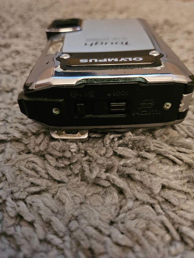 Câmara Olympus Tough tg820