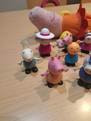 11 Figuras Peppa Pig más un peluche