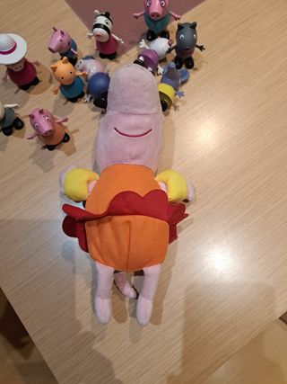 11 Figuras Peppa Pig más un peluche