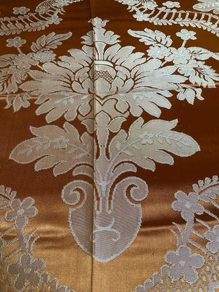 Linda Coberta em damasco vintage