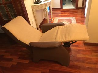 Sofá de lectura beige y marrón