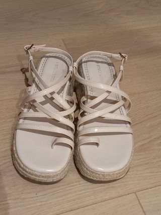 Sandalias blancas de cuña