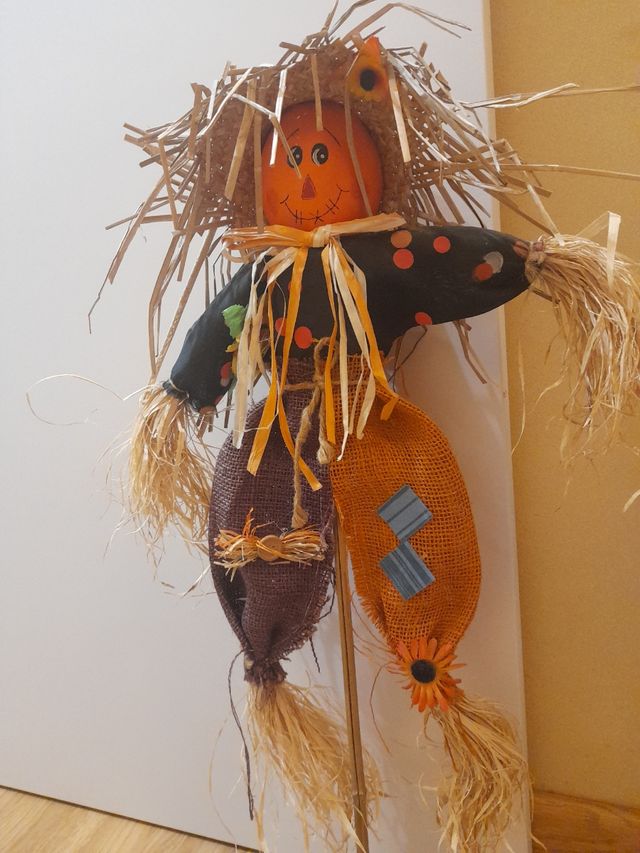 Espantapájaros Decorativo de Tela y Yute