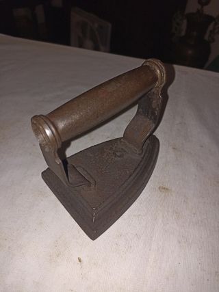 Plancha antigua de hierro fundido