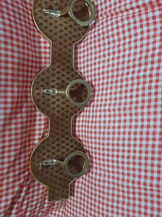 Perchero tapizado madera y metal dorado