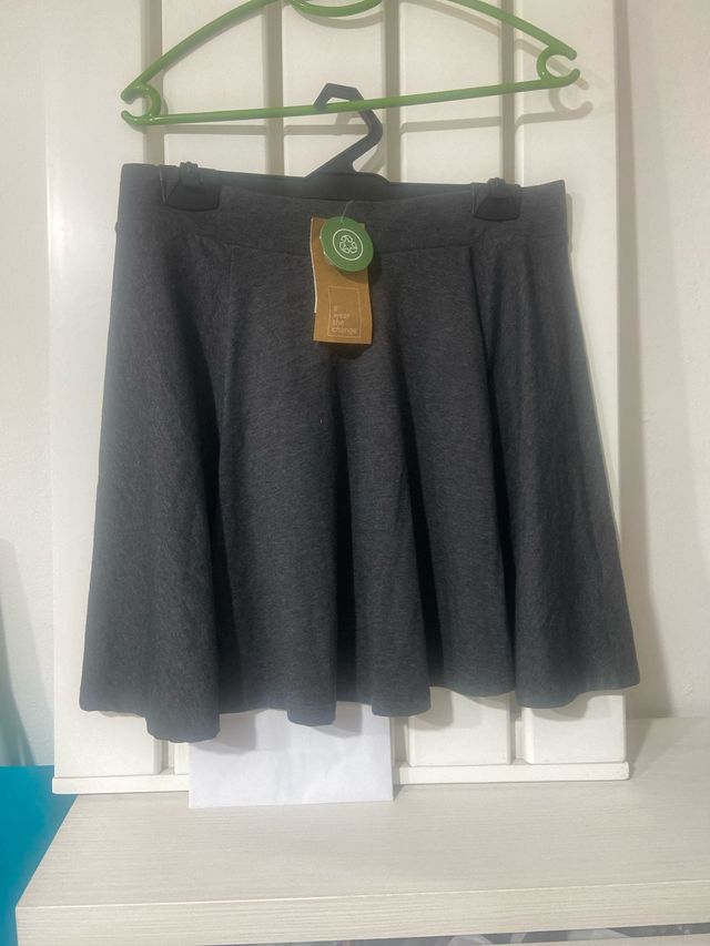 Falda gris de tablas