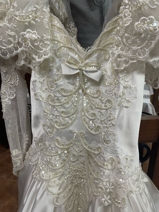 Vestido de Novia Blanco con Perlas y Encaje