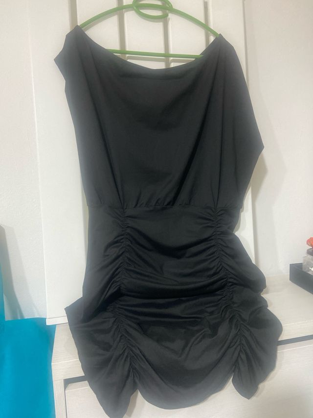 Vestido fiesta asimétrico negro