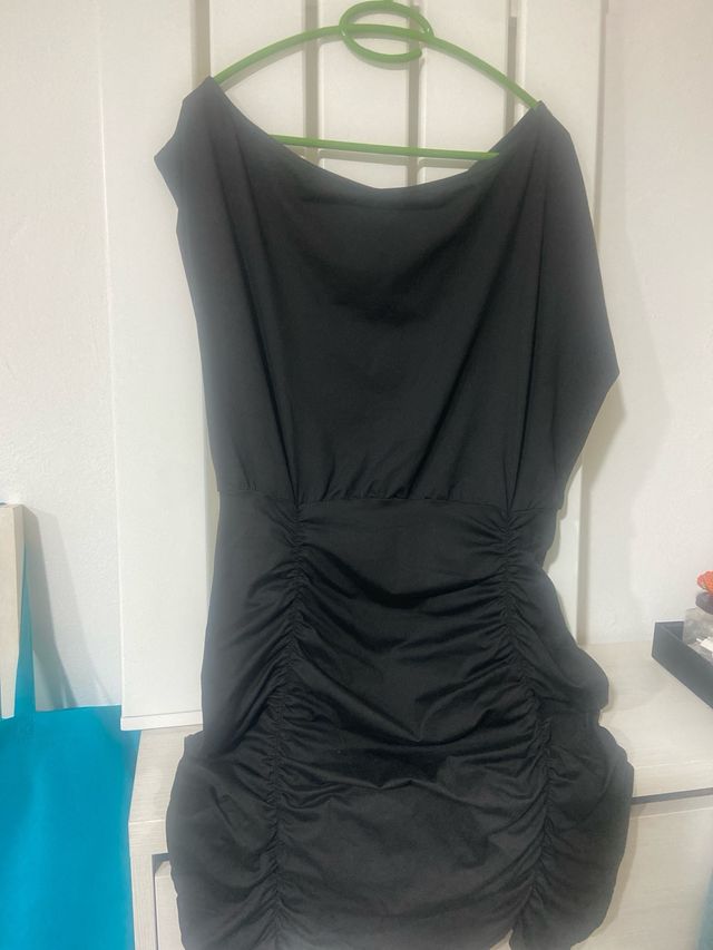 Vestido fiesta asimétrico negro