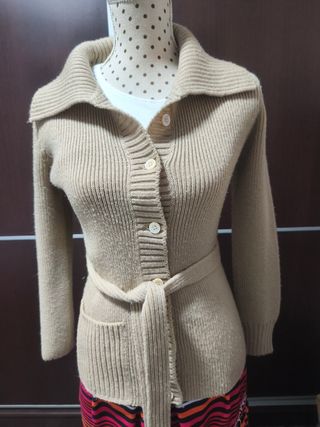 Cárdigan beige con cinturón(talla pequeño)