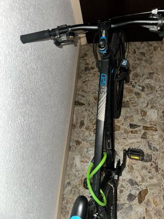 Bicicleta de montaña negra