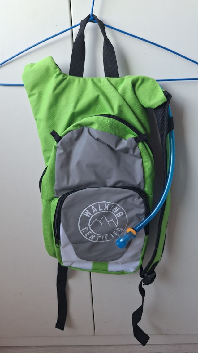 Mochila de hidratación 2L verde Precintada estrena