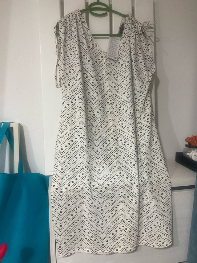 Vestido blanco y negro con lunares