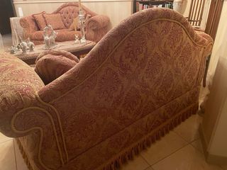 coppia di divani tessuto oro e rosso