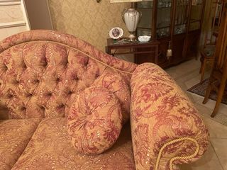 coppia di divani tessuto oro e rosso