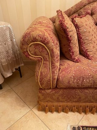 coppia di divani tessuto oro e rosso