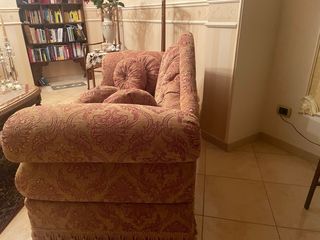 coppia di divani tessuto oro e rosso