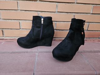 Botines Xti Negros de ante Talla 39