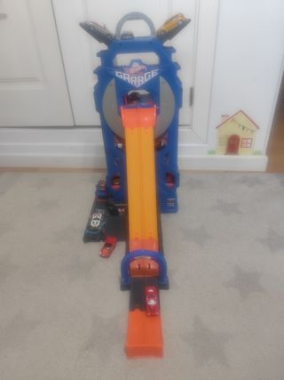 Mega Garaje Hot Wheels + 20 Coches
