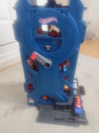 Mega Garaje Hot Wheels + 20 Coches