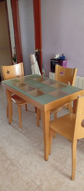 Mesa de cocina y 3 sillas