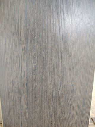 Parquet madera oscura puesto y quitado en una ofic