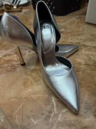 Zapatos de tacón Zara plateados talla 36