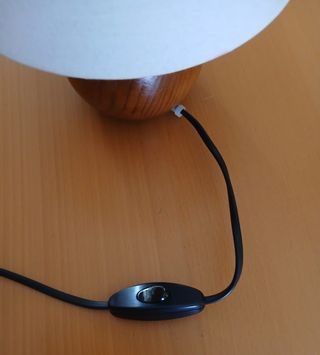 2 paralumi in cotone con base in legno