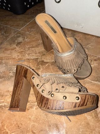 Sandalias COLORES tacón plataforma flecos