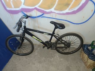 Bicicleta BMX Negra