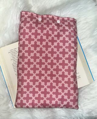 Funda para libro con diseño de niña