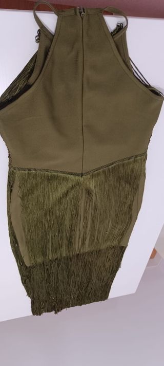 Vestido de fiesta con flecos