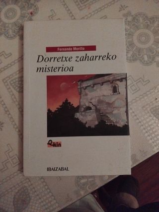 Dorretxe zaharreko misterioa (EKIN) (Basque Edi...