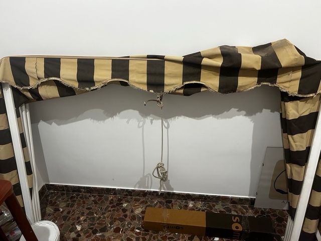 Capota de ventana a rayas