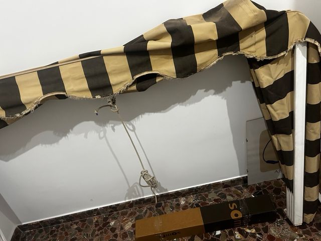 Capota de ventana a rayas