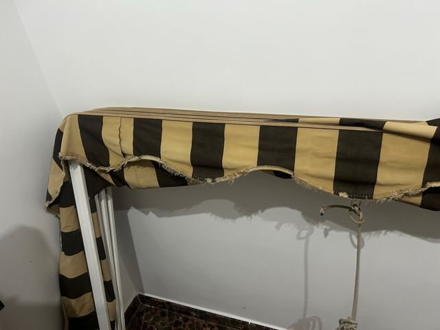 Capota de ventana a rayas