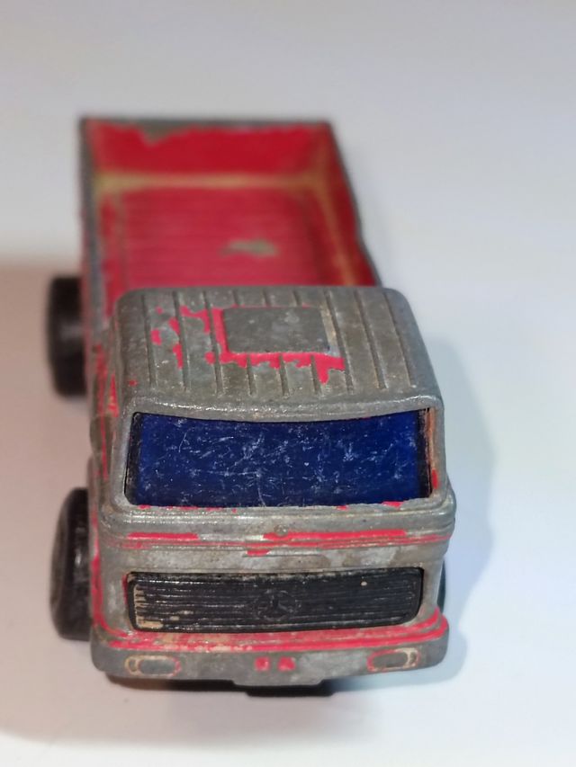 CAMION MERCEDES BENZ 1/64 MATCHBOX LESNEY