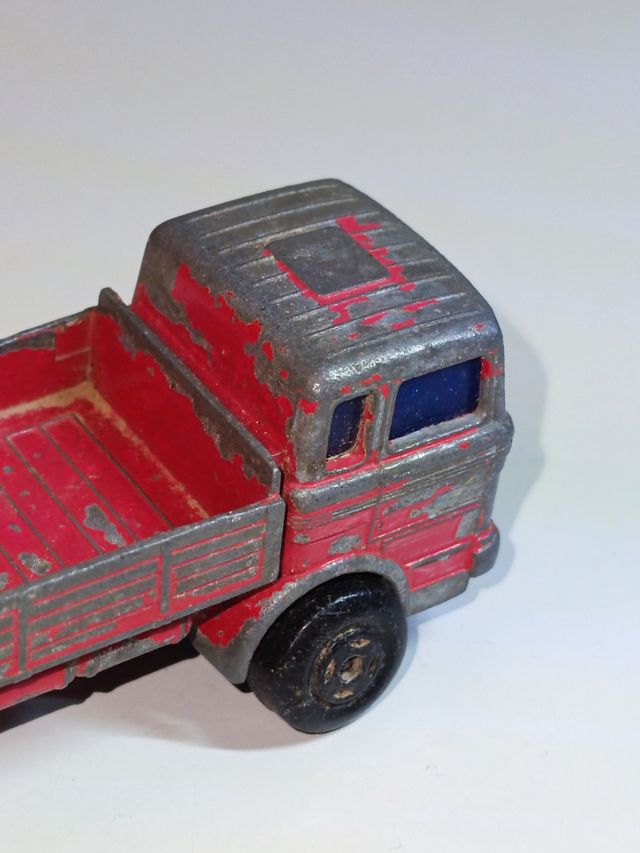 CAMION MERCEDES BENZ 1/64 MATCHBOX LESNEY