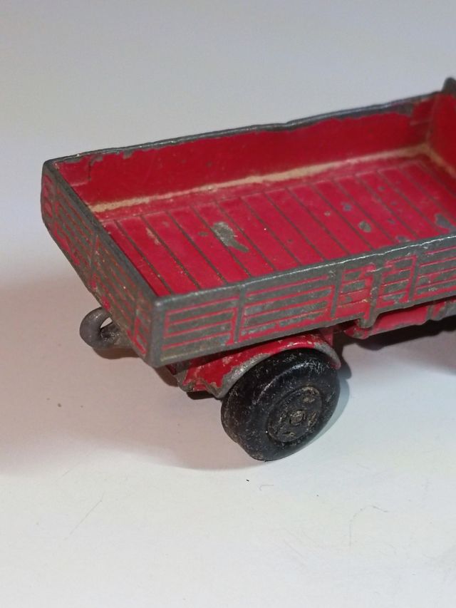 CAMION MERCEDES BENZ 1/64 MATCHBOX LESNEY