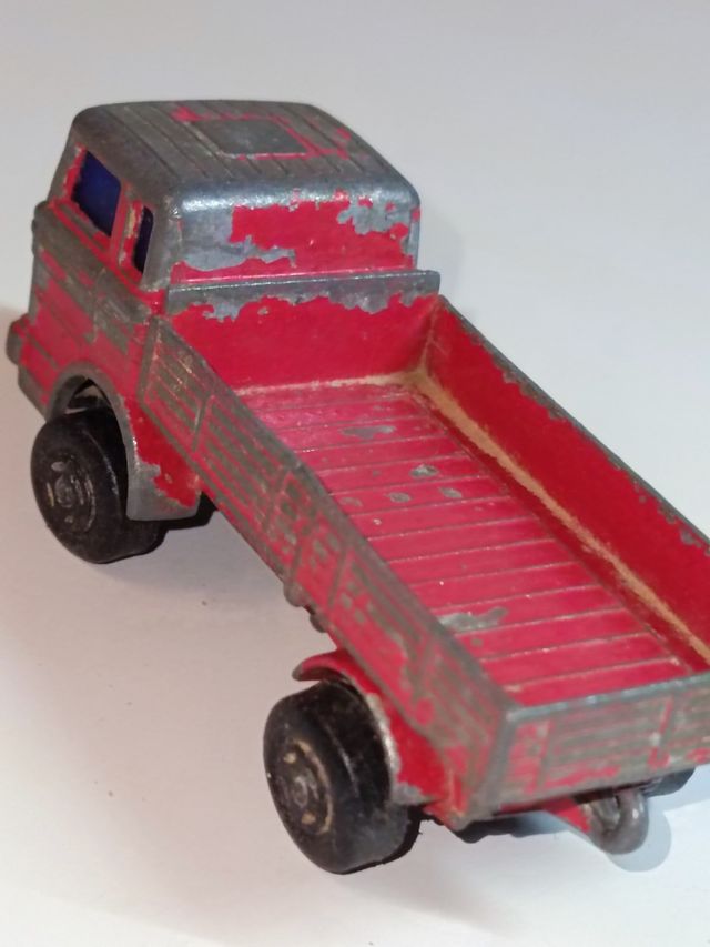 CAMION MERCEDES BENZ 1/64 MATCHBOX LESNEY