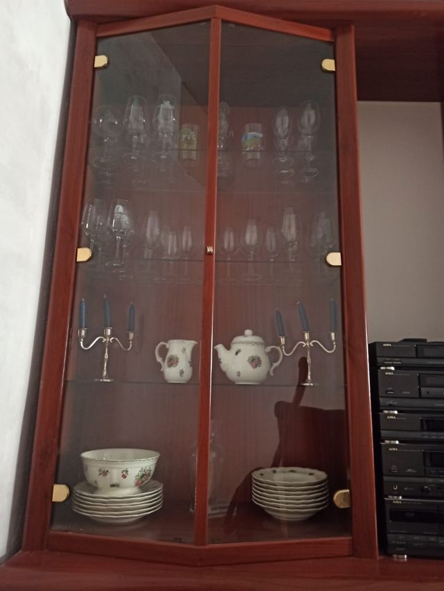 Mueble de salón madera y cristal