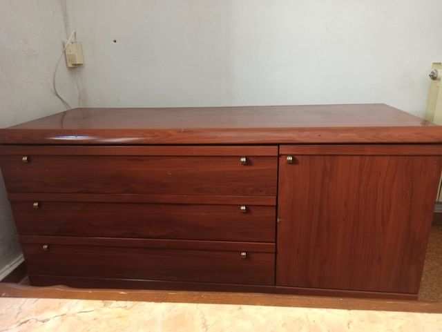 Mueble de salón madera y cristal