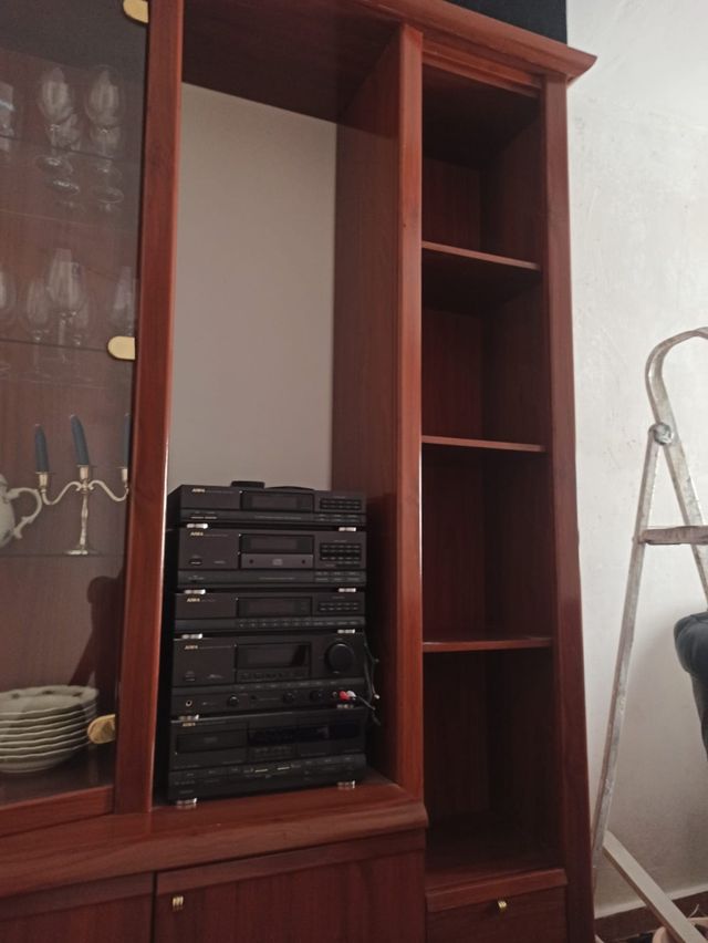 Mueble de salón madera y cristal